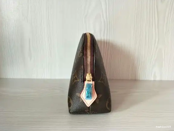 POUCH COSMETIC LOUIS VUITTON 0413